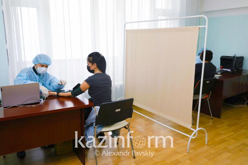 Вторую дозу вакцины Pfizer начали получать в Алматинской области