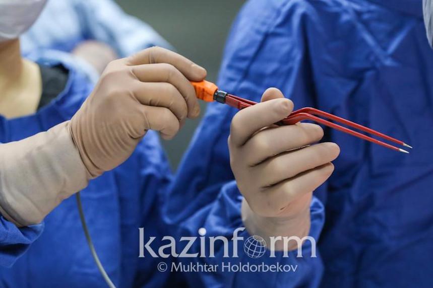 Уникальные операции на коленном суставе провели врачи Алматы