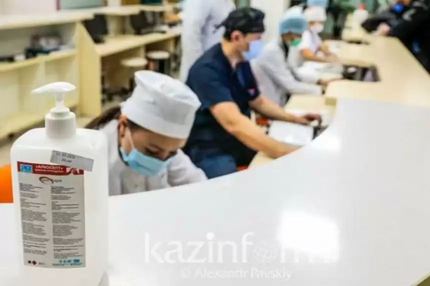 Проблему бесконечных походов к терапевту за направлениями обещают решить в Казахстане