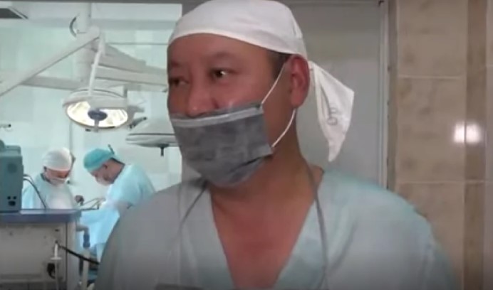 Хирург-онколог из ЗКО усовершенствовал операции на органах пищеварения