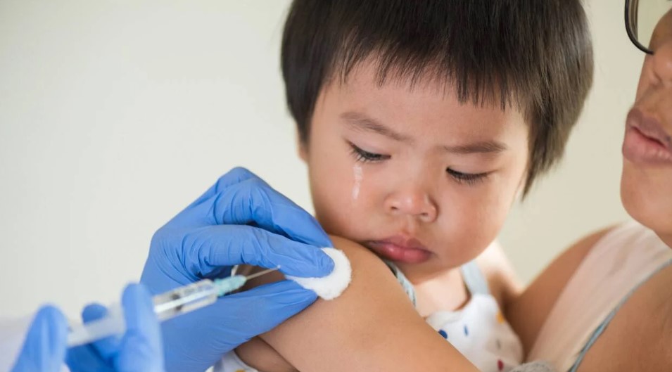 Как отказ родителей от вакцинации детей ставит под угрозу жизни юных казахстанцев
